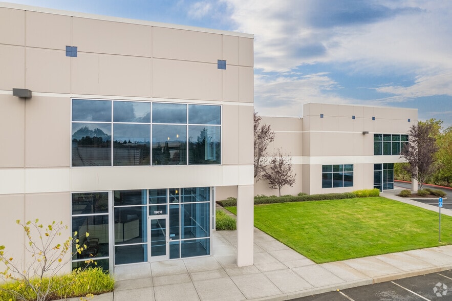 19018 NE Portal Way, Portland, OR for lease - Building Photo - Image 3 of 5