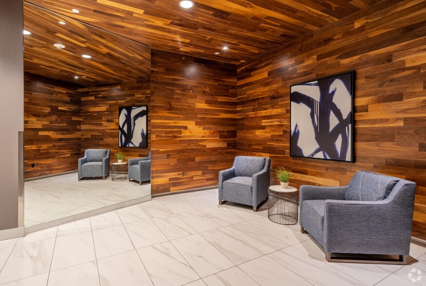 1369 Spruce Pl, Minneapolis, MN for lease - Interior Photo - Image 2 of 98