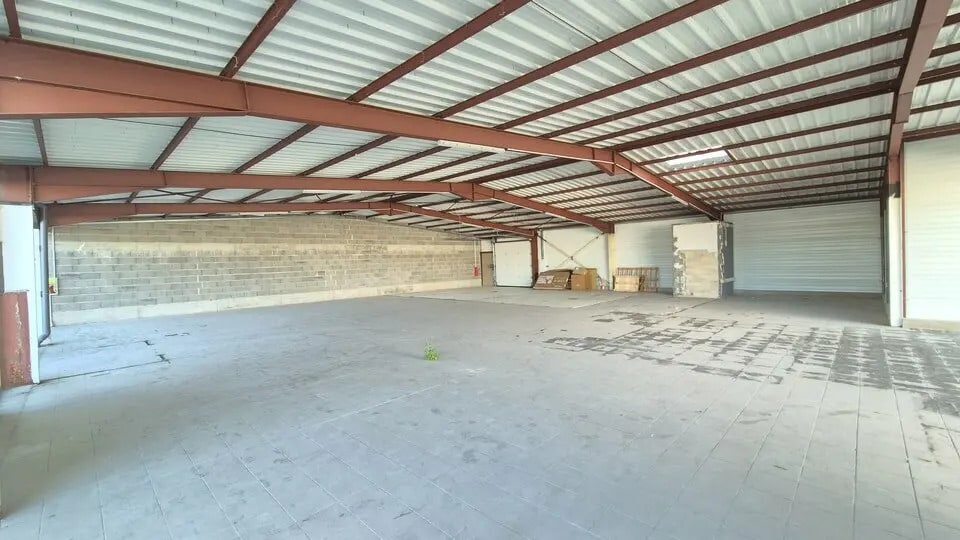 Retail in Cournon-d'Auvergne for lease Building Photo- Image 1 of 11