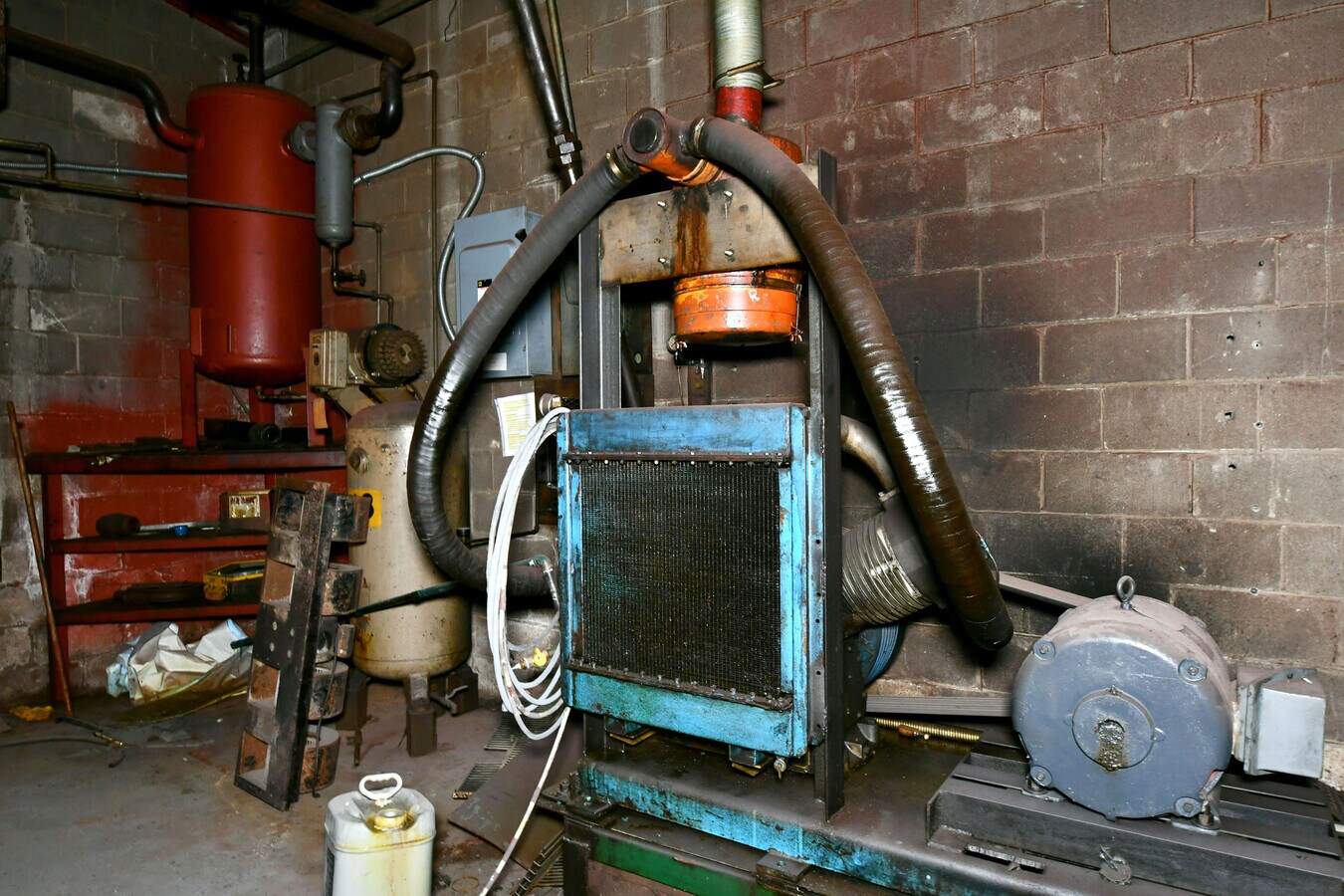 1670 Keefer Rd, Girard, OH 44420