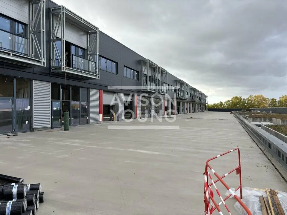 Flex in Bobigny for lease Building Photo- Image 1 of 9