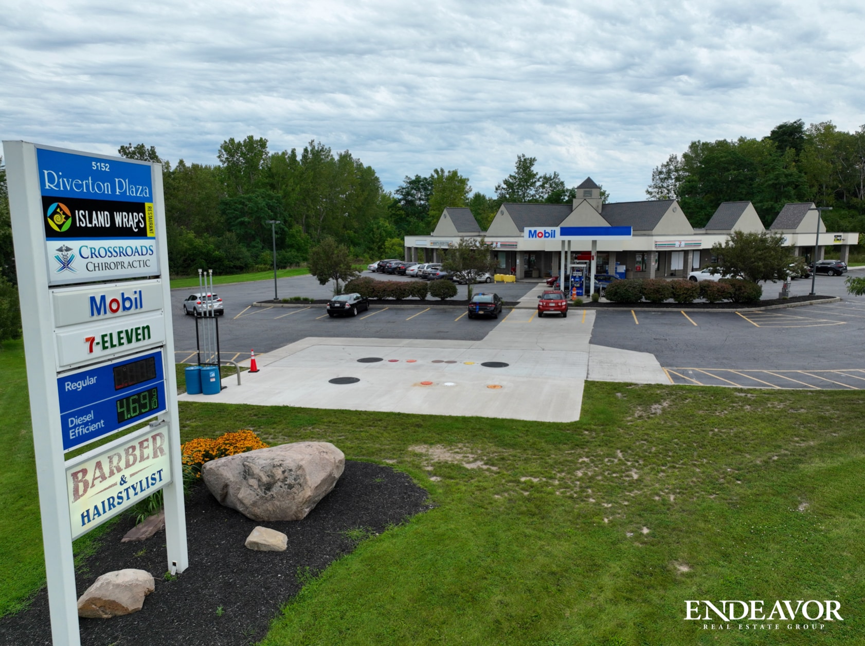 5152 E River Rd, West Henrietta, NY 14586 Riverton Plaza