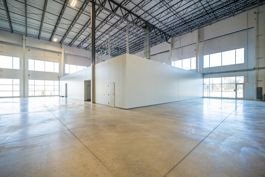 1489 Rohr Rd, Lockbourne, OH for sale - Building Photo - Image 1 of 1