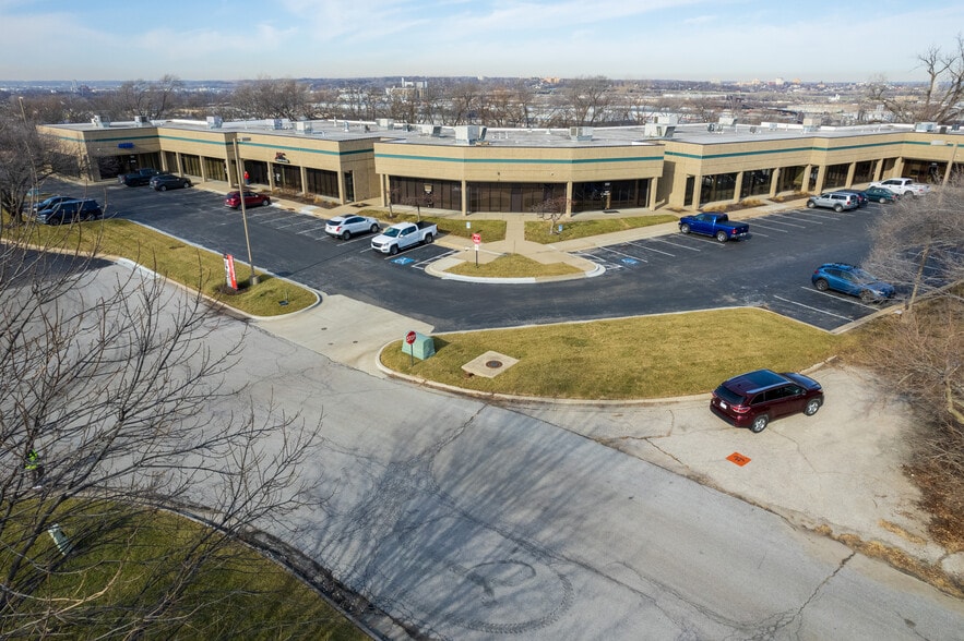 1100 W Cambridge Cir, Kansas City, KS for lease - Building Photo - Image 1 of 27