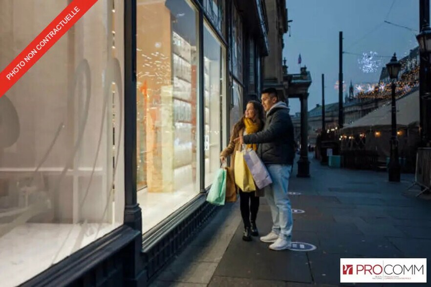 Retail in Fontenay-sous-Bois for lease - Building Photo - Image 1 of 3