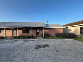 1905 W Baker St, Plant City, FL for lease Interior Photo- Image 1 of 14
