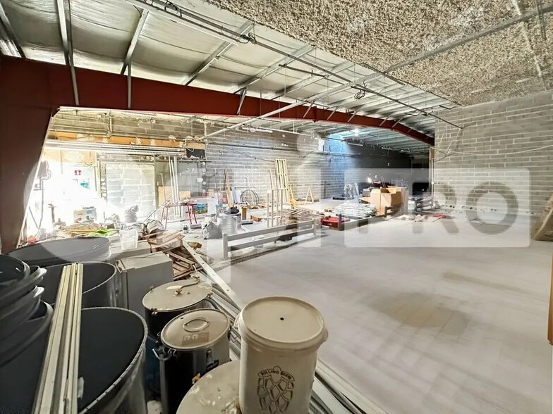 Retail in Montluçon for lease - Interior Photo - Image 2 of 2