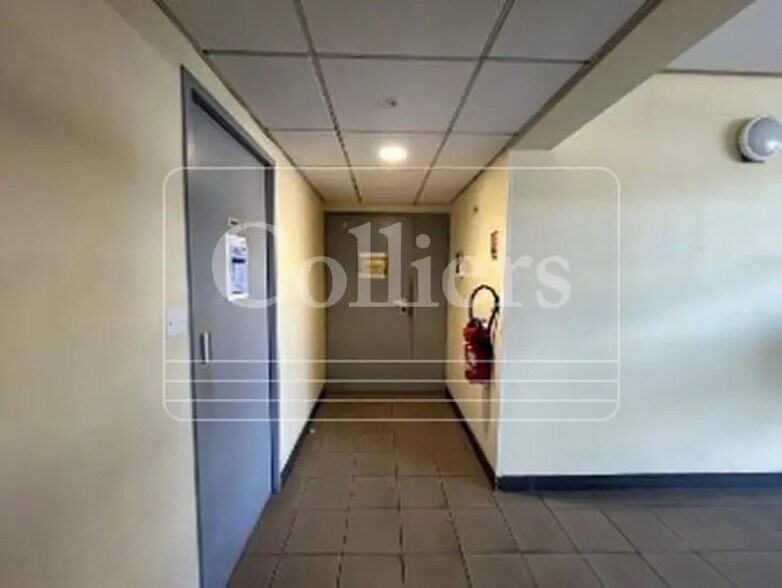 98 Boulevard De L'Europe, Vitrolles for sale - Building Photo - Image 3 of 23