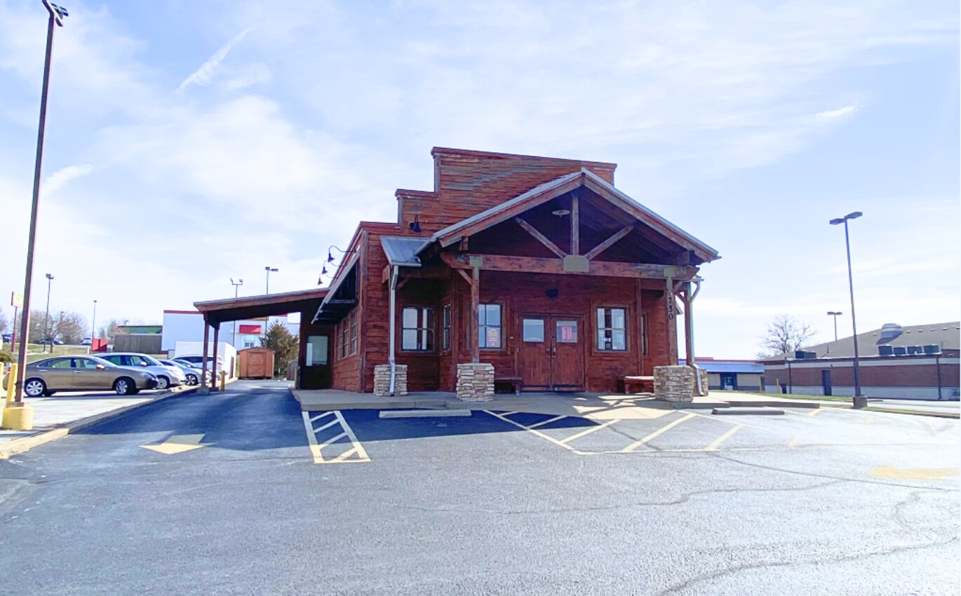 750 N 18th St, Ozark, MO 65721 Rib Crib