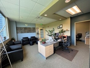 1301 4th Ave NW, Issaquah, WA for lease Building Photo- Image 2 of 9