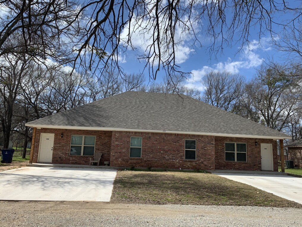 196 Cuba Rd, Bridgeport, TX 76426