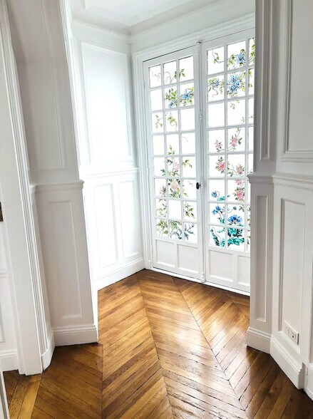 Office in Paris for lease - Interior Photo - Image 2 of 4