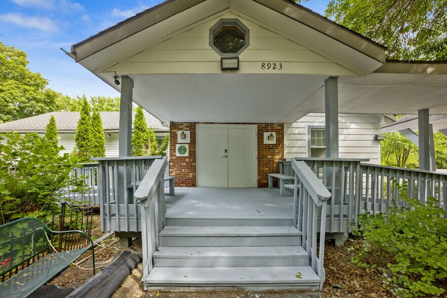 8923 Hamline Ave, Circle Pines, MN for sale - Building Photo - Image 1 of 1