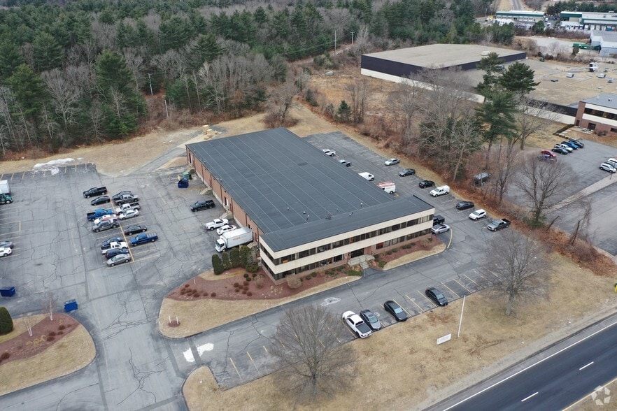 695 Myles Standish Blvd, Taunton, MA for lease - Building Photo - Image 1 of 4