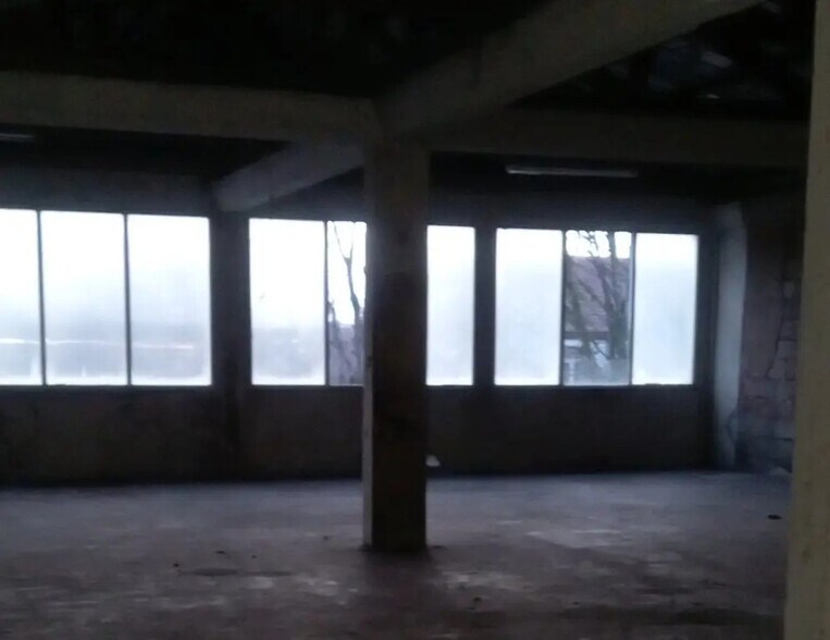 Retail in Besançon for lease - Interior Photo - Image 3 of 5