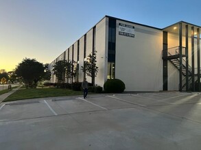 7135 Office City Dr, Houston, TX for lease Building Photo- Image 2 of 11