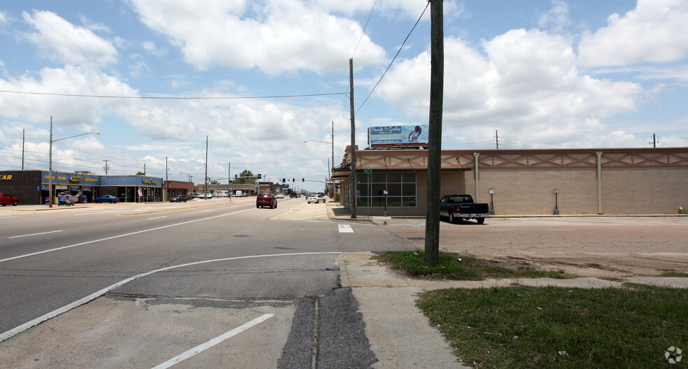 25th Ave, Gulfport, MS for sale - Primary Photo - Image 1 of 2