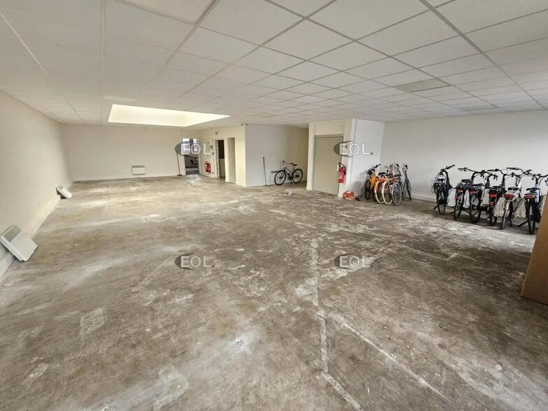 Flex in Vitry-sur-Seine for lease - Interior Photo - Image 3 of 10