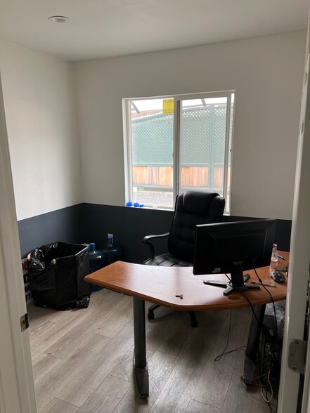 17035 Sierra Hwy, Santa Clarita, CA for lease - Building Photo - Image 1 of 5