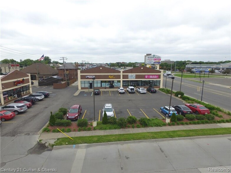 22805-22831 Michigan Ave, Dearborn, MI for lease - Building Photo - Image 2 of 7