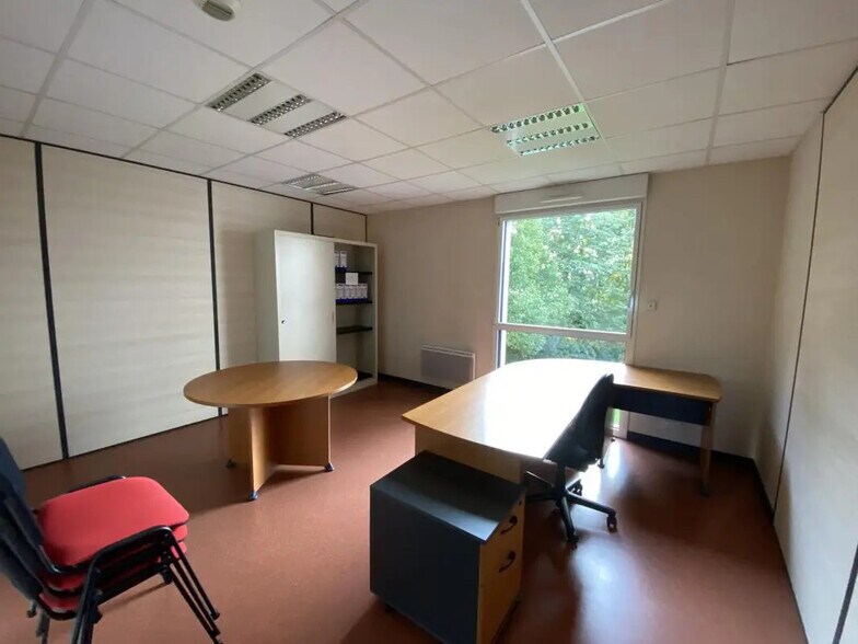 Office in Le Rheu for sale - Interior Photo - Image 2 of 4