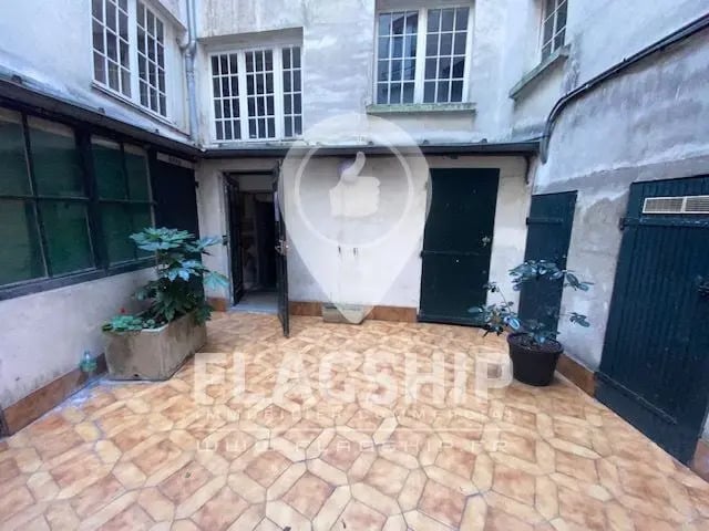 Office in Paris for lease Interior Photo- Image 1 of 7