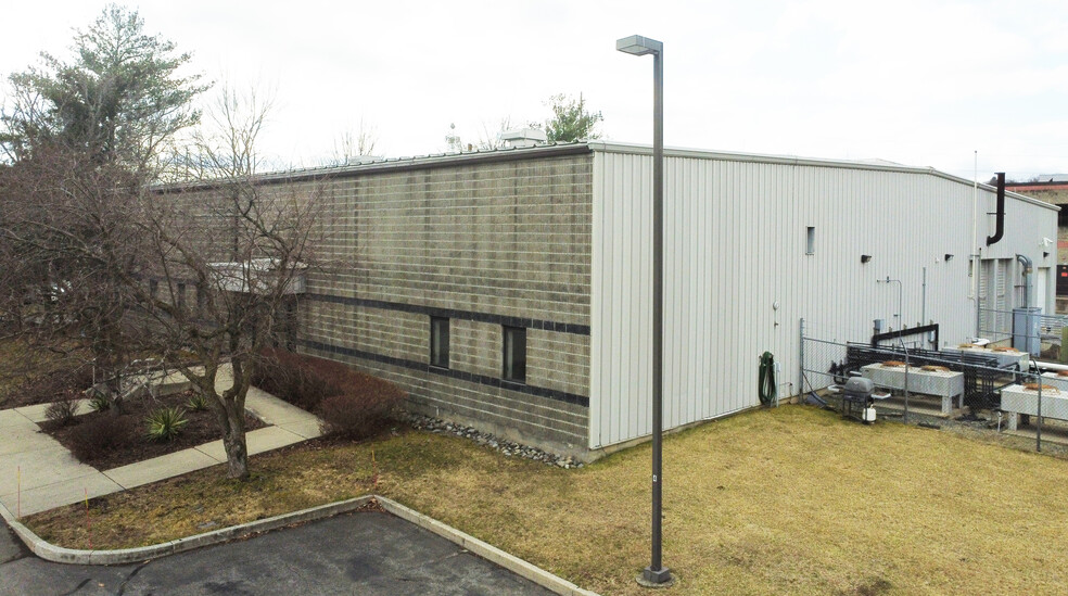 3 Enterprise Dr, Albany, NY for sale - Building Photo - Image 2 of 2