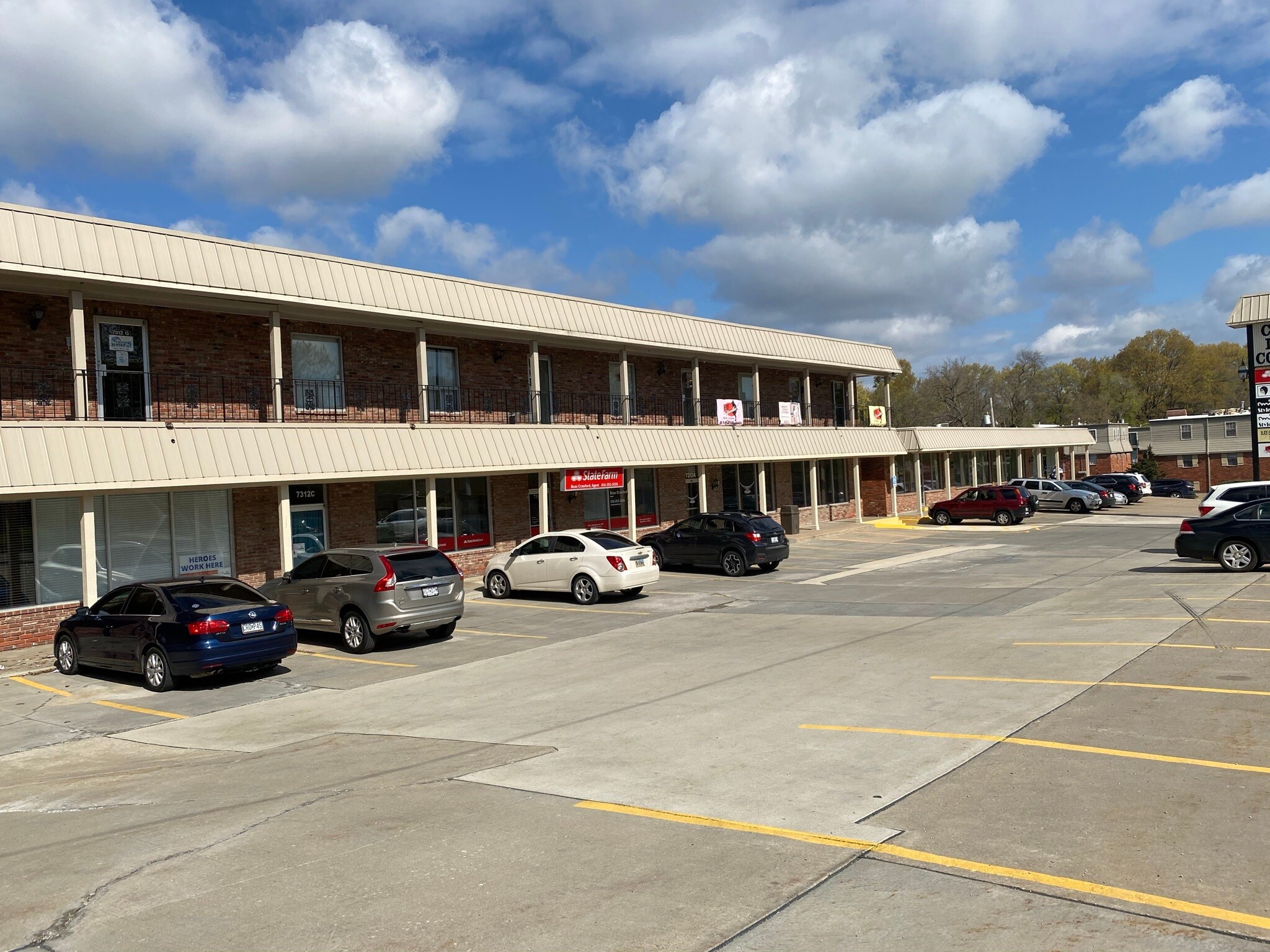 73007314 Raytown Rd, Raytown, MO 64133 Coach Lamp Corners