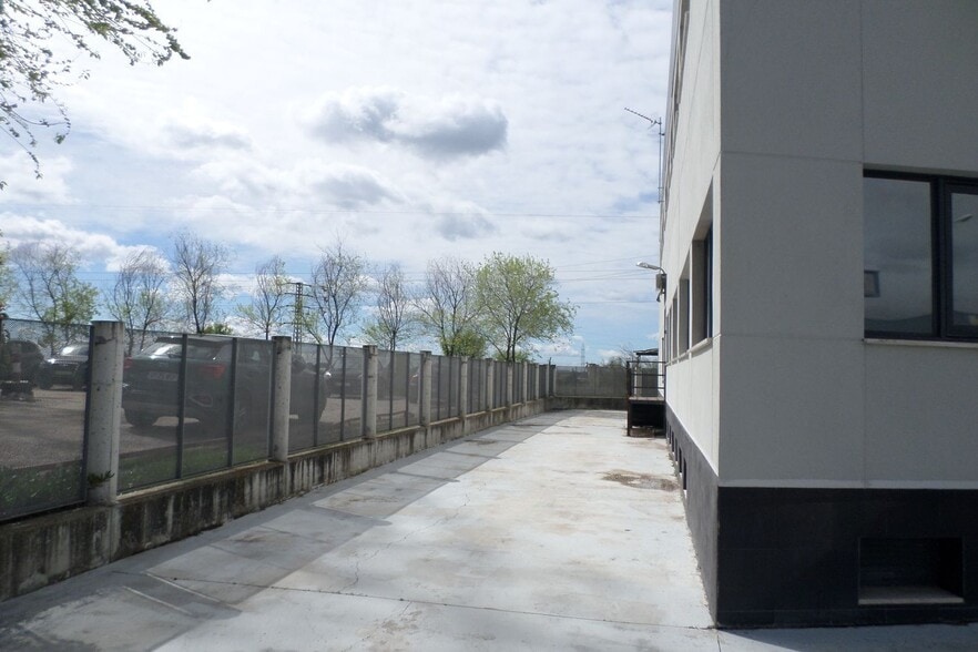 Industrial in Villaviciosa de Odón, Madrid for sale - Building Photo - Image 2 of 8