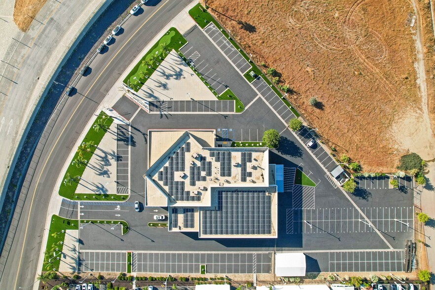 26825 Auto Mall Pky, Murrieta, CA for lease - Building Photo - Image 2 of 35