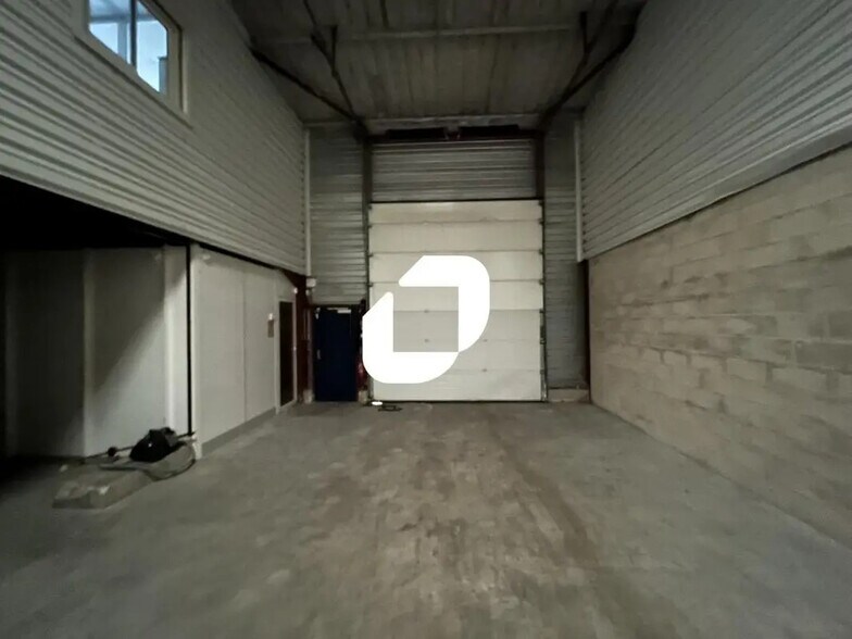 Flex in Brie-Comte-Robert for lease - Interior Photo - Image 3 of 7