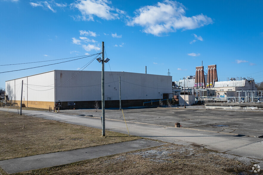 1930 Tremainsville Rd, Toledo, OH for sale - Building Photo - Image 1 of 15