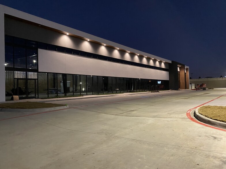 6001 Denton -1, Haltom City, TX for lease - Building Photo - Image 3 of 6