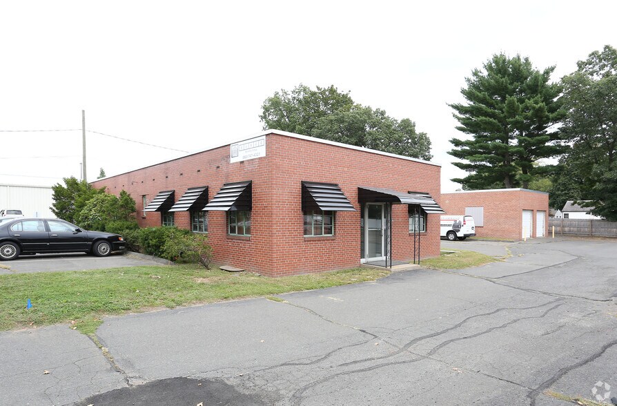 38 East St, Plainville, CT 06062