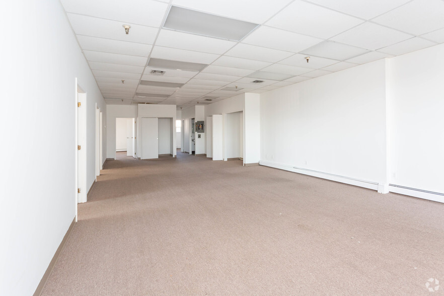 170 Allen Blvd, Farmingdale, NY for lease - Interior Photo - Image 3 of 20