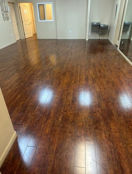 100 E Robertson Blvd, Chowchilla, CA for lease - Interior Photo - Image 2 of 8