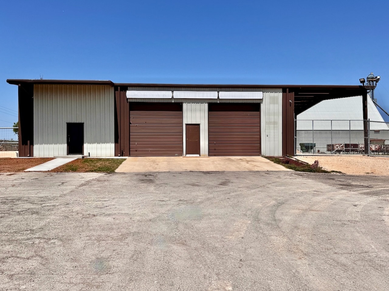1501 Lillian Ave, Jourdanton, TX for lease Building Photo- Image 1 of 29
