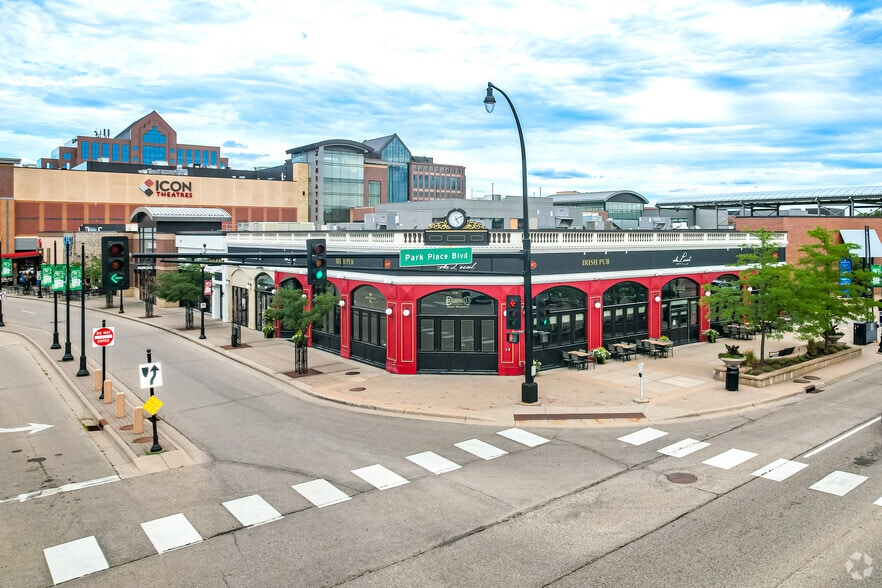 1620-1670 West End Blvd, Saint Louis Park, MN for lease - Building Photo - Image 2 of 14