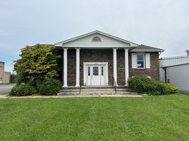 3130 N Woodford St, Decatur, IL for lease - Building Photo - Image 1 of 18