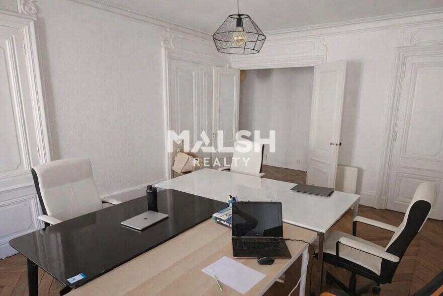 Office in Lyon for lease - Interior Photo - Image 2 of 10