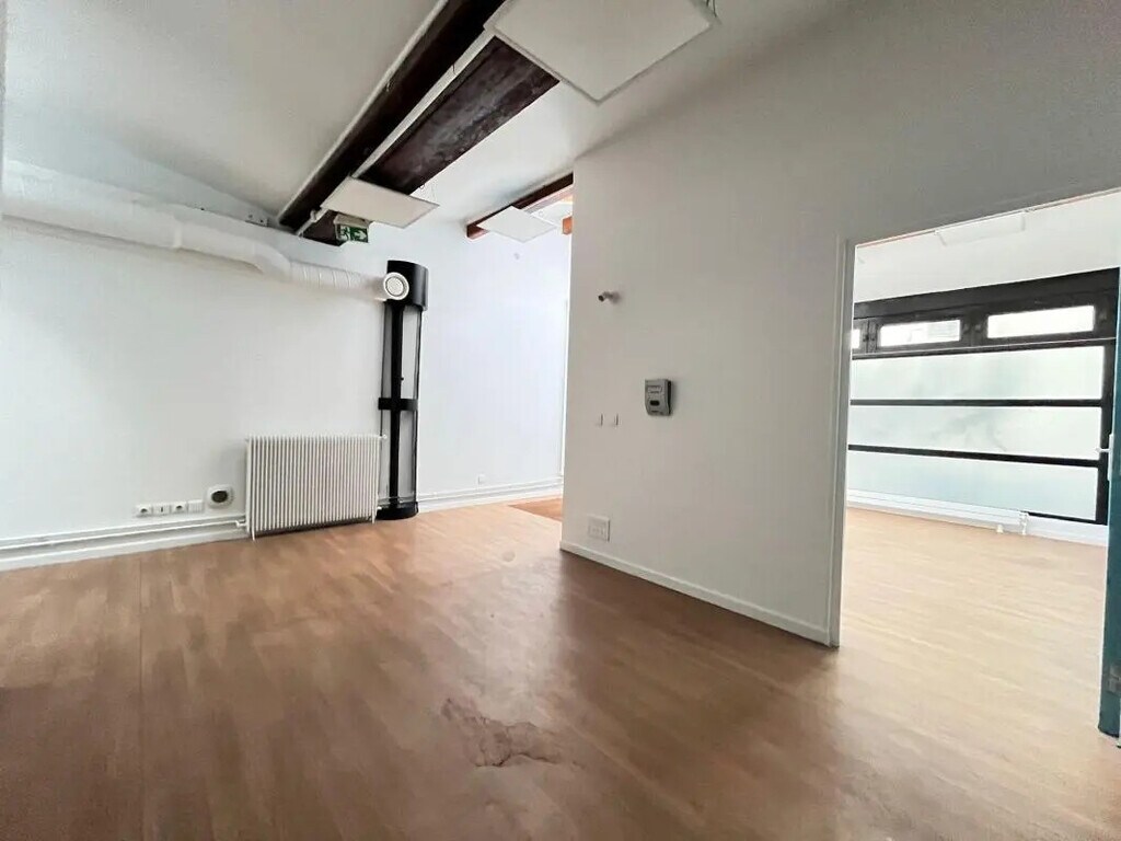 Location Bureaux 252 m² - Photo 1