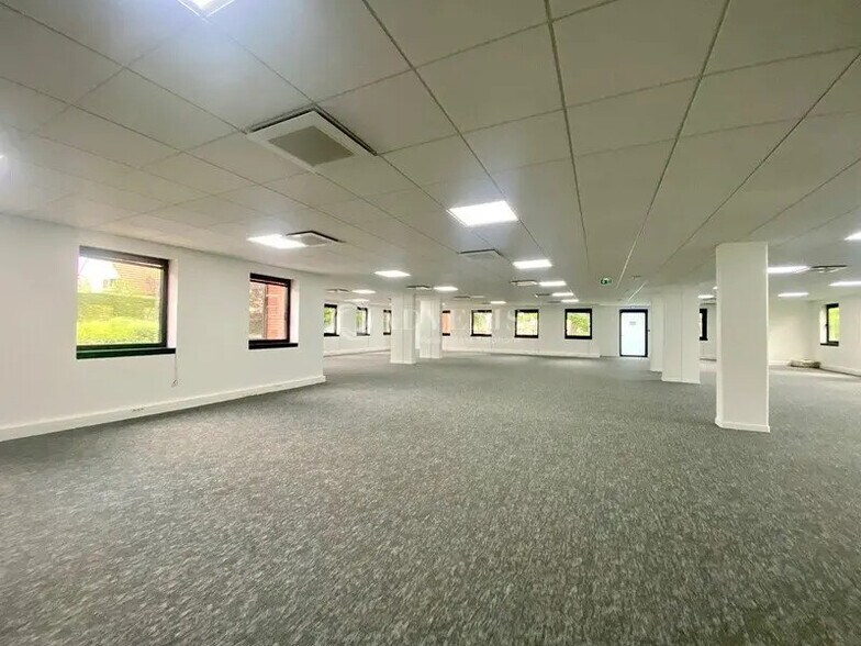 Office in Le Pecq for lease - Interior Photo - Image 3 of 7