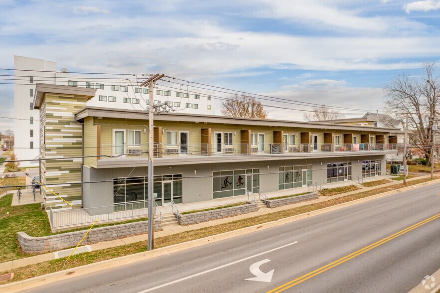 616 E Madison St, Springfield, MO for lease - Building Photo - Image 2 of 5