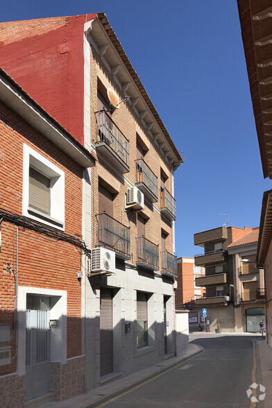 Calle Santísima Trinidad, 2, Fuensalida, Toledo for sale - Primary Photo - Image 1 of 2