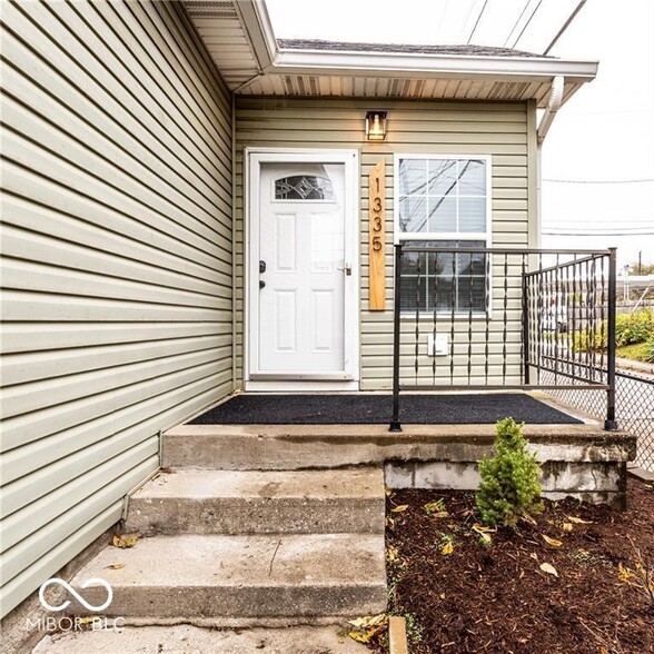 1335 Barth Ave, Indianapolis, IN for sale - Primary Photo - Image 1 of 2