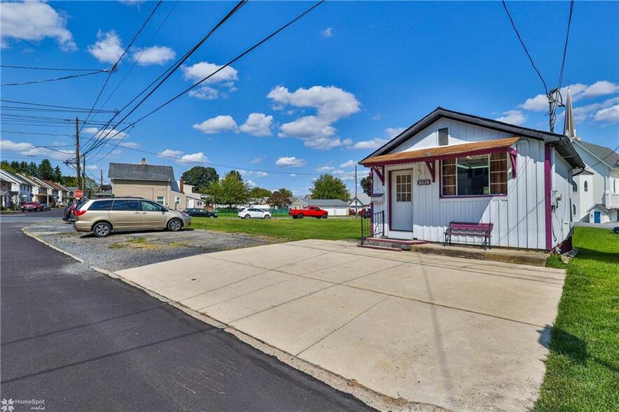 3010 S 2nd St, Hokendauqua, PA for sale - Building Photo - Image 3 of 12