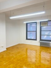 147 W 35th St, New York, NY for lease Interior Photo- Image 2 of 5