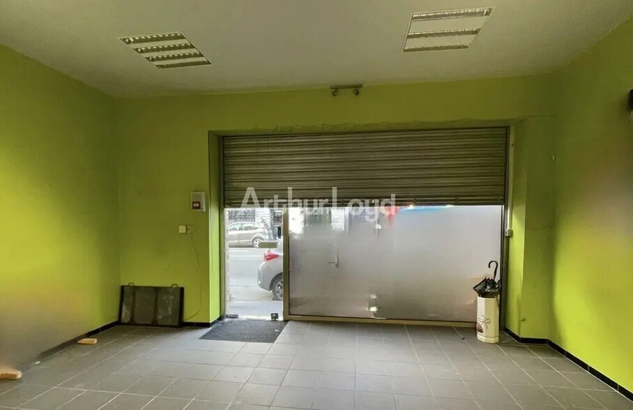 Retail in Reims for sale - Interior Photo - Image 1 of 5