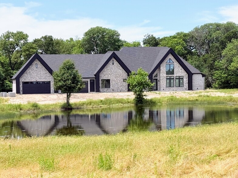 Wedding Venue+Land+Custom Home (Celina) portfolio of 2 properties for sale on LoopNet.com - Building Photo - Image 3 of 49