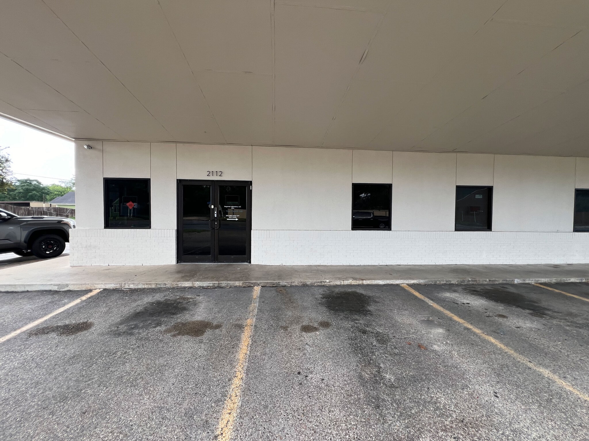 2112 N Navarro St, Victoria, TX for lease Building Photo- Image 1 of 10